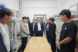 心系新生暖人心&nbsp;走访宿舍促成长——贺得飞副校长深入智能与信息学院走访慰问2026级新生