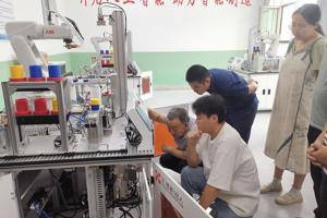 智能与信息学院 开展工业机器人应用编程培训活动